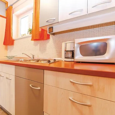 شقة In With 2 Bedrooms And Wifi *