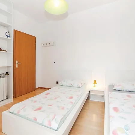 شقة In With 2 Bedrooms And Wifi كلارجيفيكا