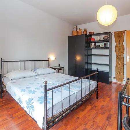 In With 2 Bedrooms And Wifi Kraljevica