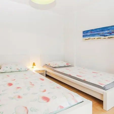 Apartamento In With 2 Bedrooms And Wifi Kraljevica