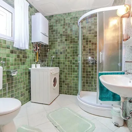In With 2 Bedrooms And Wifi شقة كلارجيفيكا