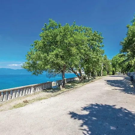 In With 2 Bedrooms And Wifi