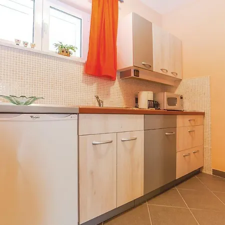 In With 2 Bedrooms And Wifi