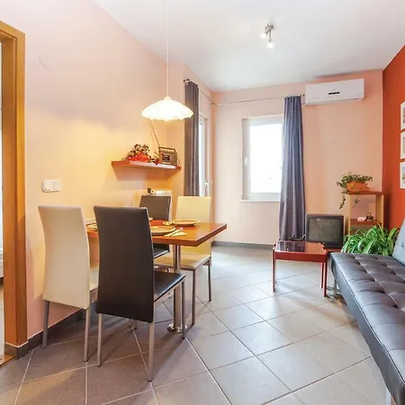 Appartement In With 2 Bedrooms And Wifi Kraljevica